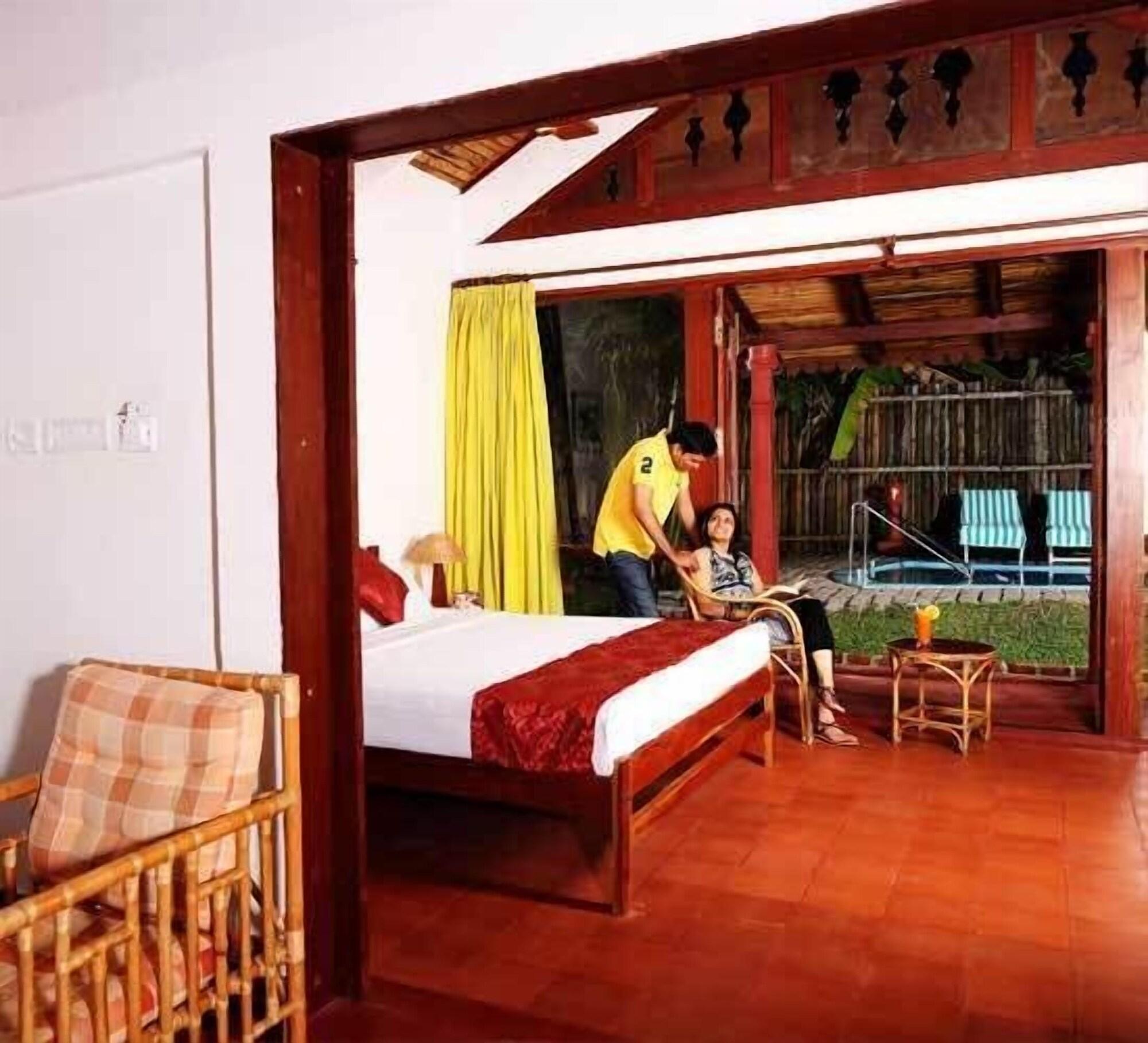 Abad Whispering Palms Hotel Кумараком Екстериор снимка