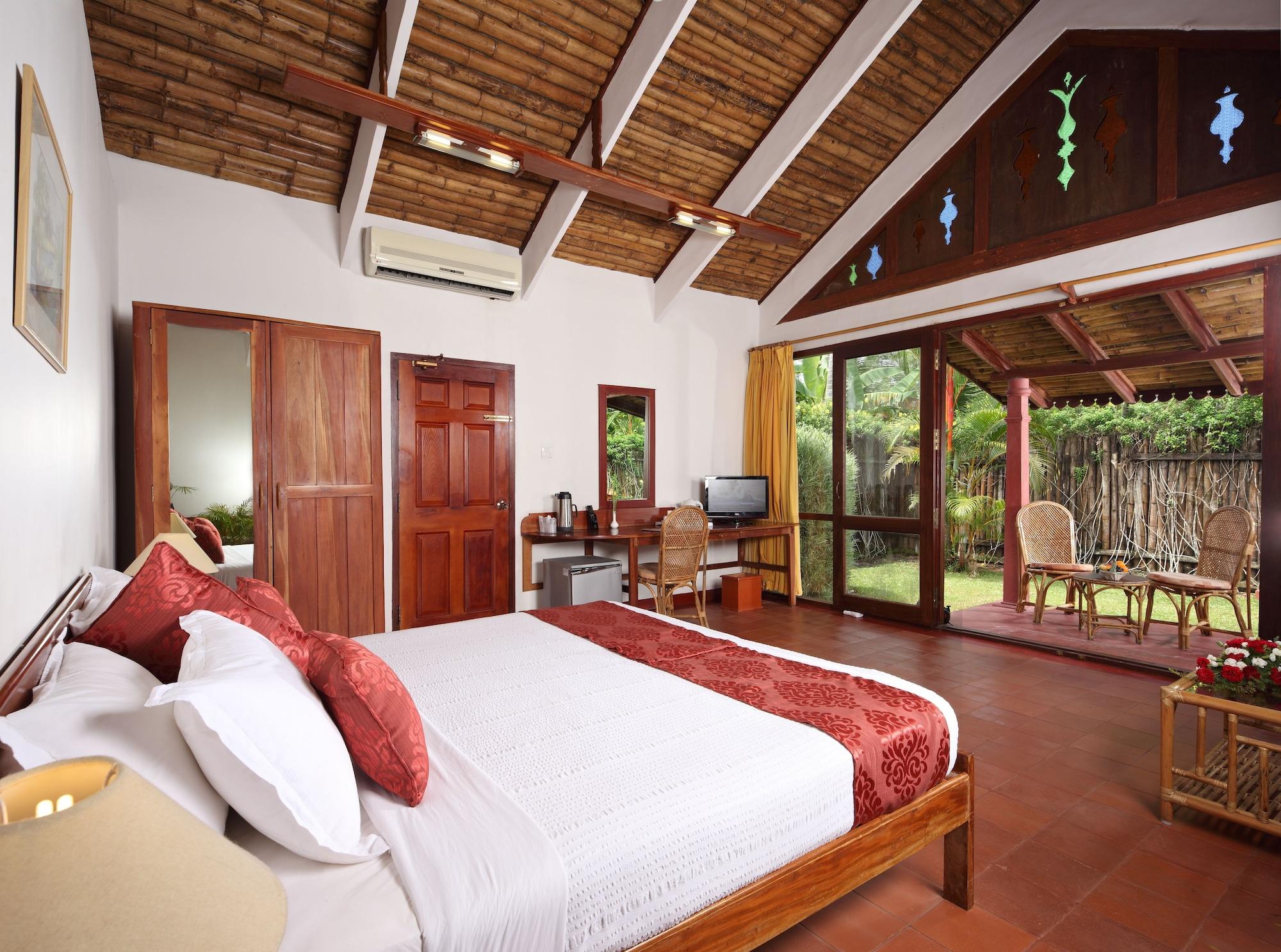 Abad Whispering Palms Hotel Кумараком Екстериор снимка