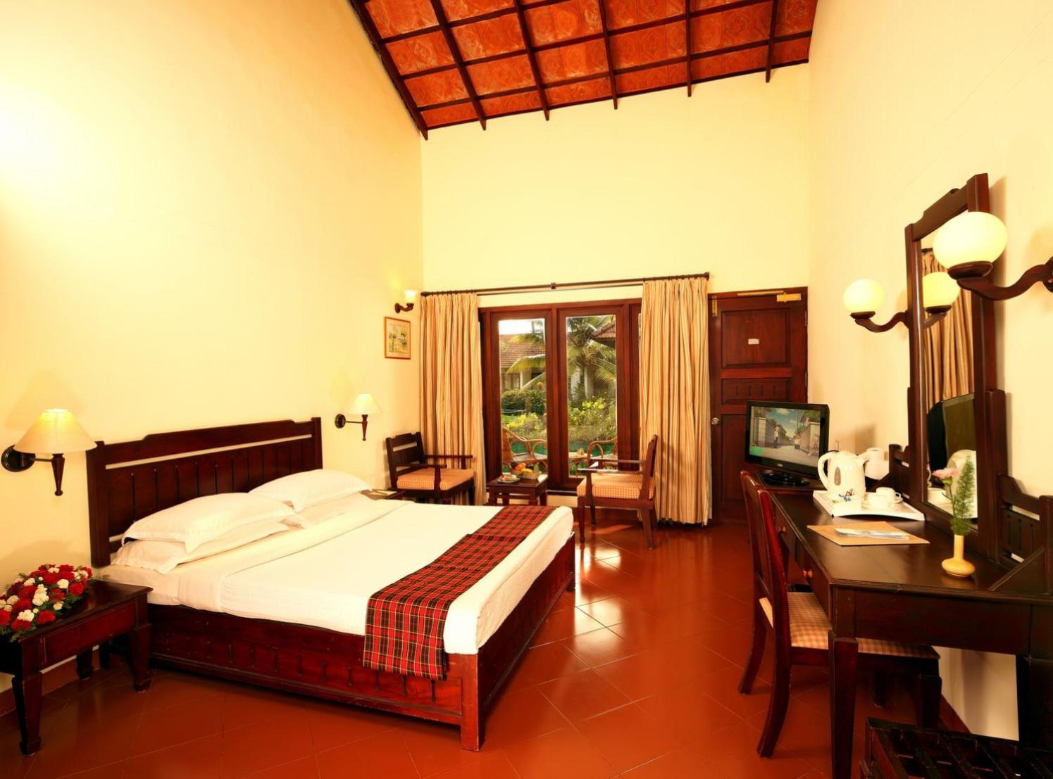 Abad Whispering Palms Hotel Кумараком Екстериор снимка