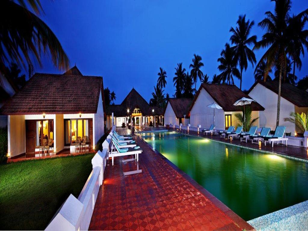 Abad Whispering Palms Hotel Кумараком Екстериор снимка