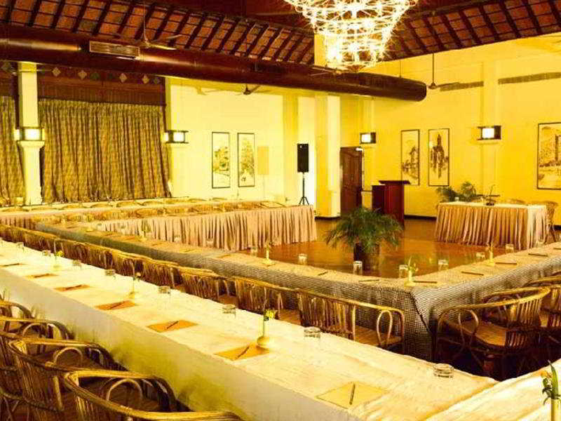 Abad Whispering Palms Hotel Кумараком Екстериор снимка